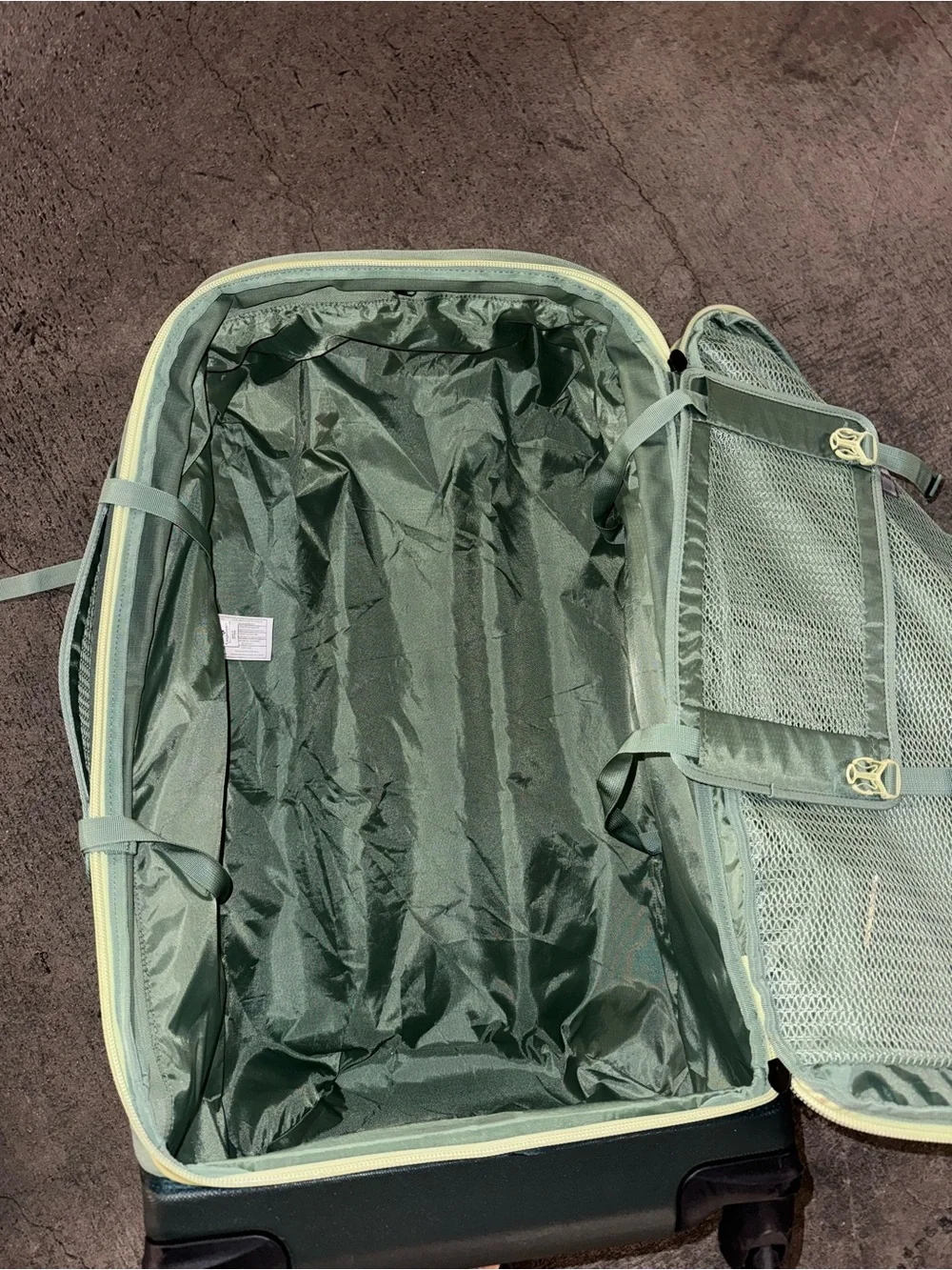 Eagle Creek Light Green Rolling Carry-On with Lime Trim Caldera 100L